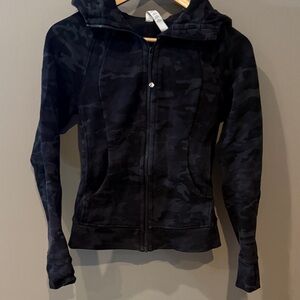 Lululemon Scuba Zip-Up Hoodie size 4 camo